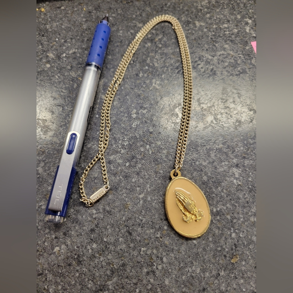 Gold Oval Pendant Necklace